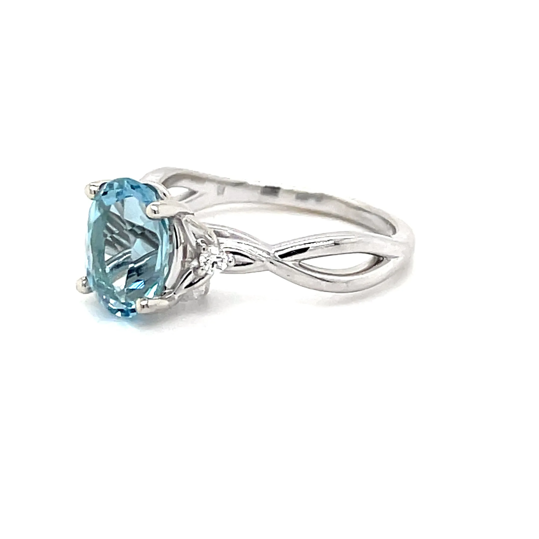 14kw Oval Aquamarine Celtic-Insipred Diamond Accented Ring