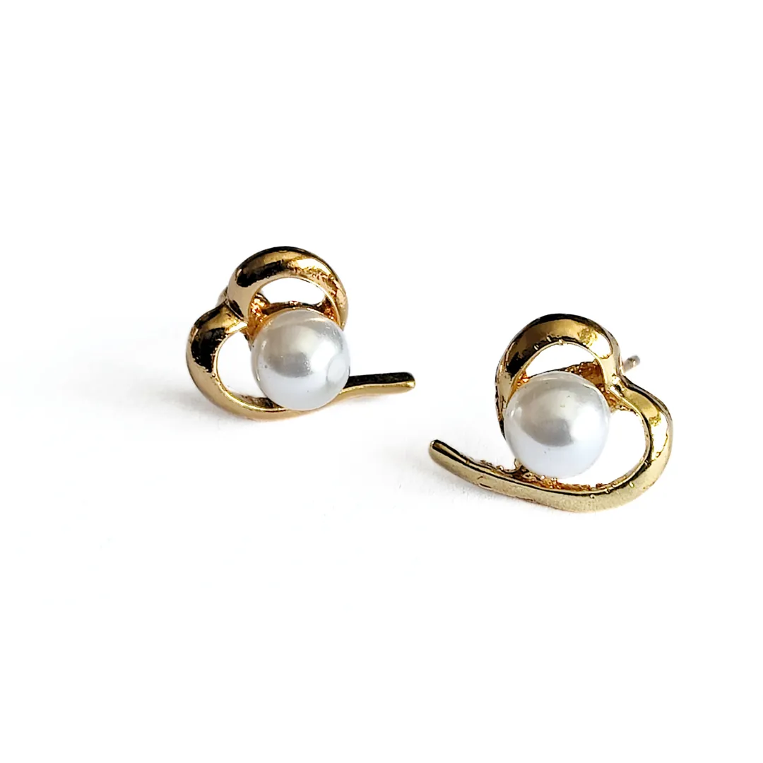 Amara Pearl Studs