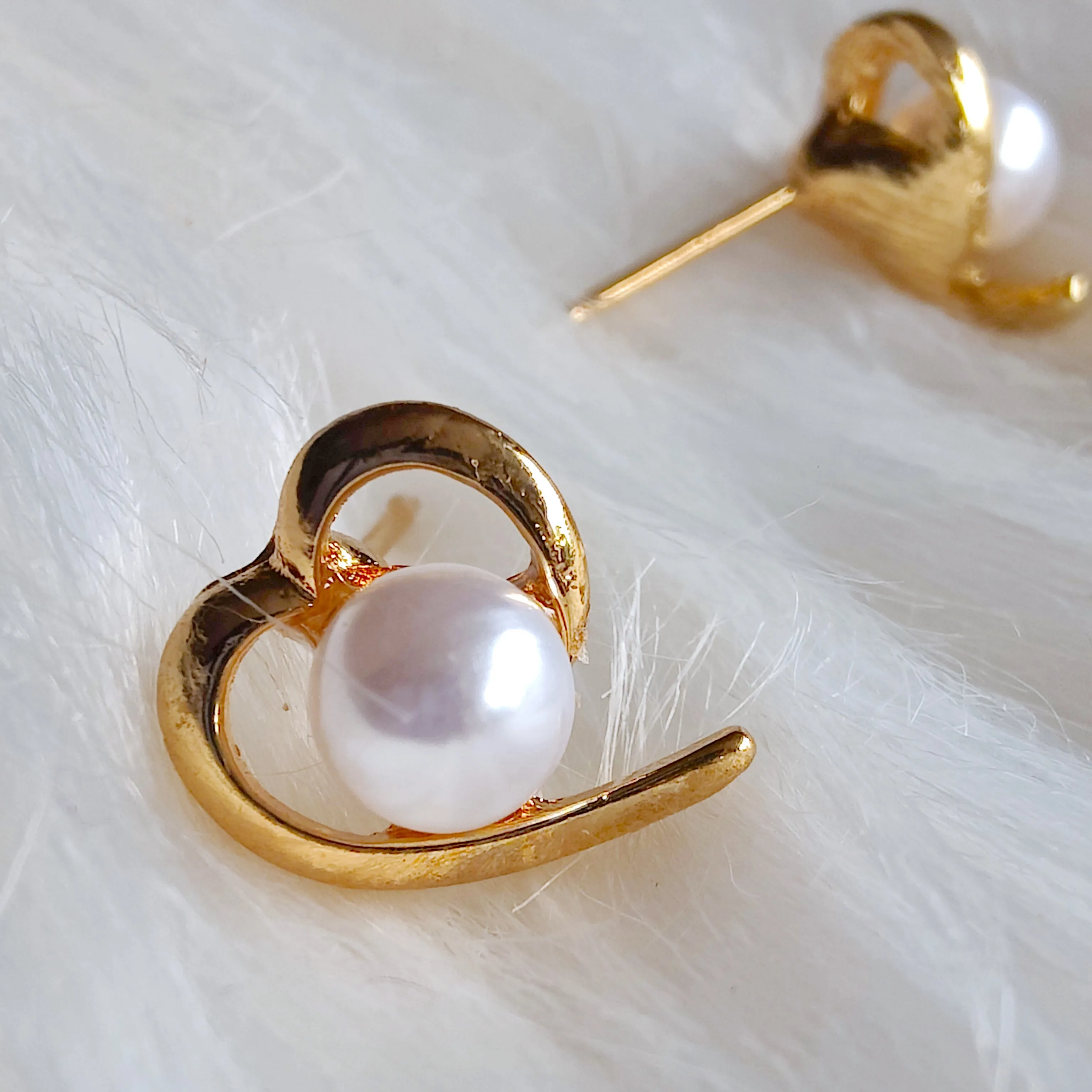 Amara Pearl Studs