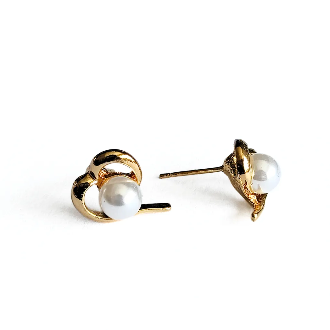 Amara Pearl Studs