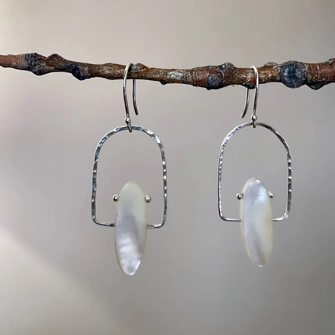 Arches mother of pearl earrings