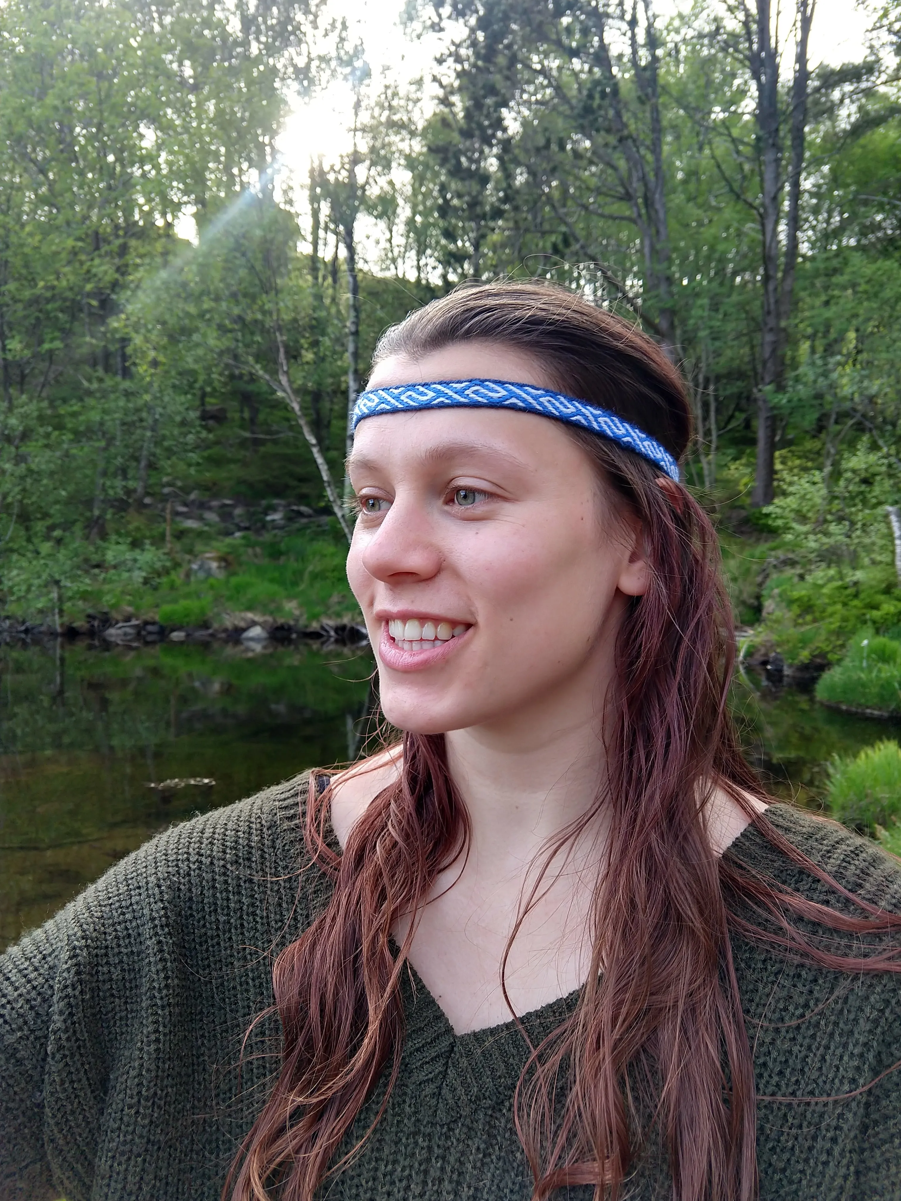 Blue adjustable headband with S Z pattern