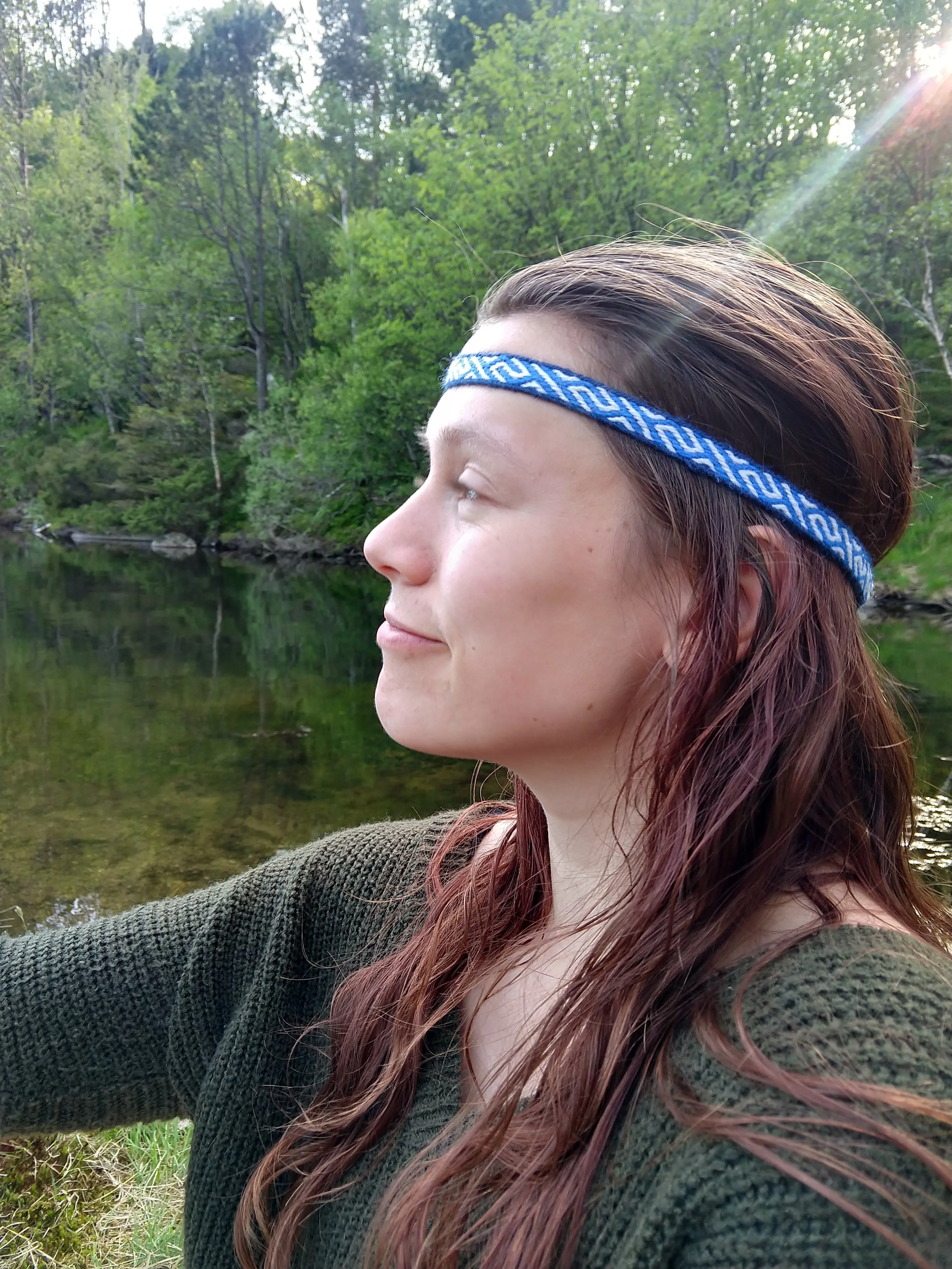 Blue adjustable headband with S Z pattern