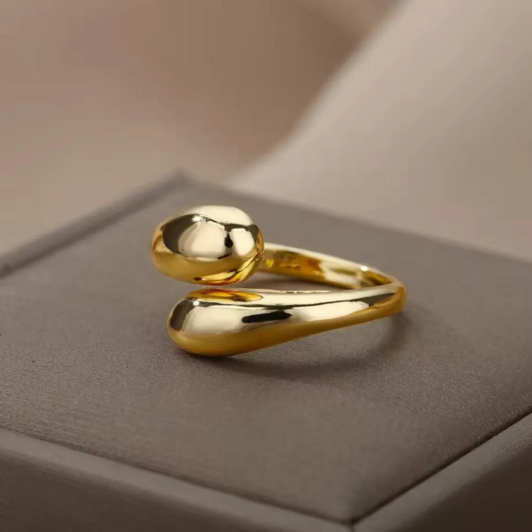 Modern Gold Fluid Ring