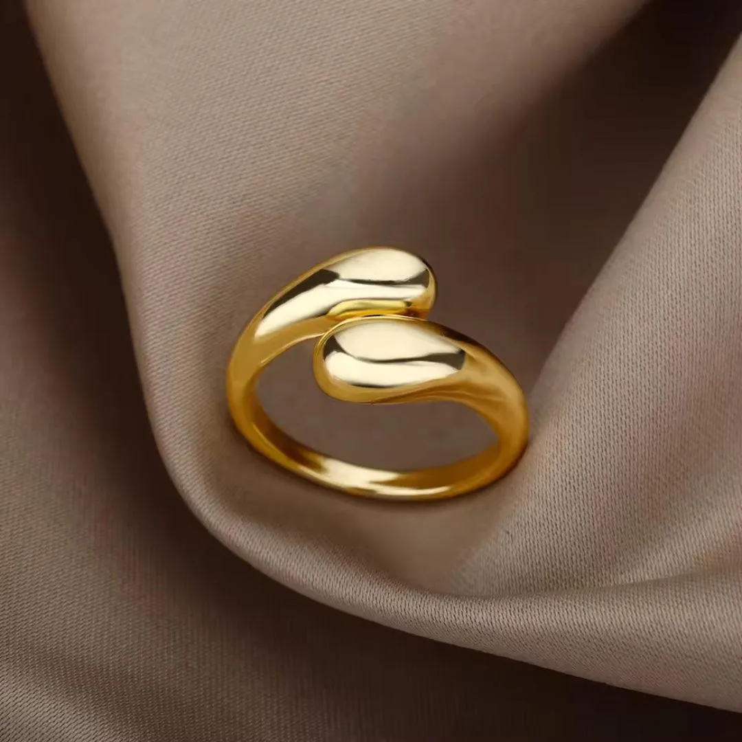 Modern Gold Fluid Ring