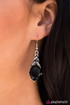 Paparazzi Earring ~ The Prize Winner - Black