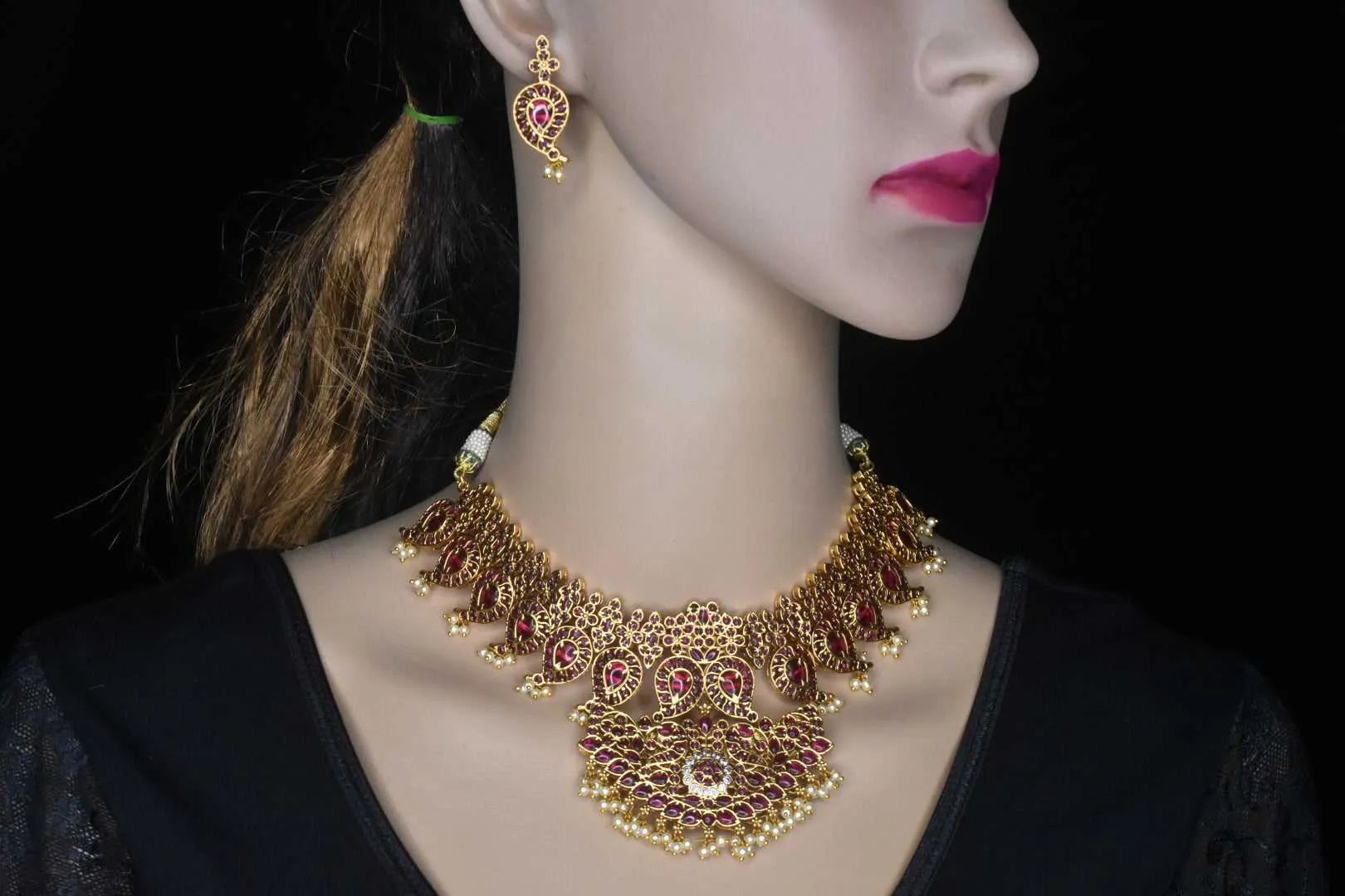 "Gilded Elegance: The Timeless Charm of the Antique Kundan Mango Necklace"