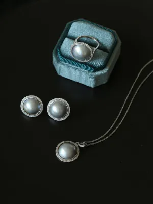 Surrounding Diamond Mabe Pearl Necklace Set