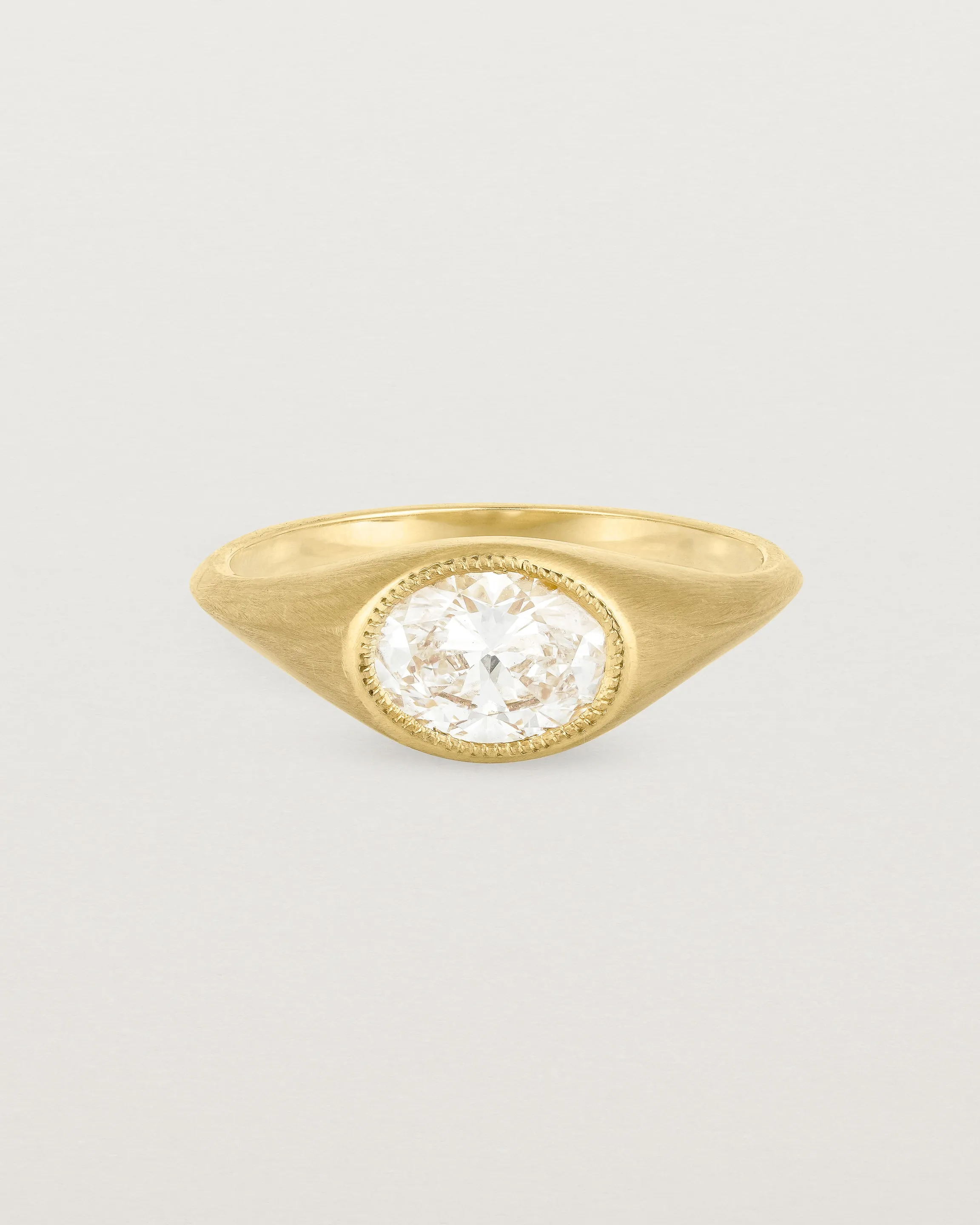 Átlas Oval Signet | Laboratory Grown Diamond