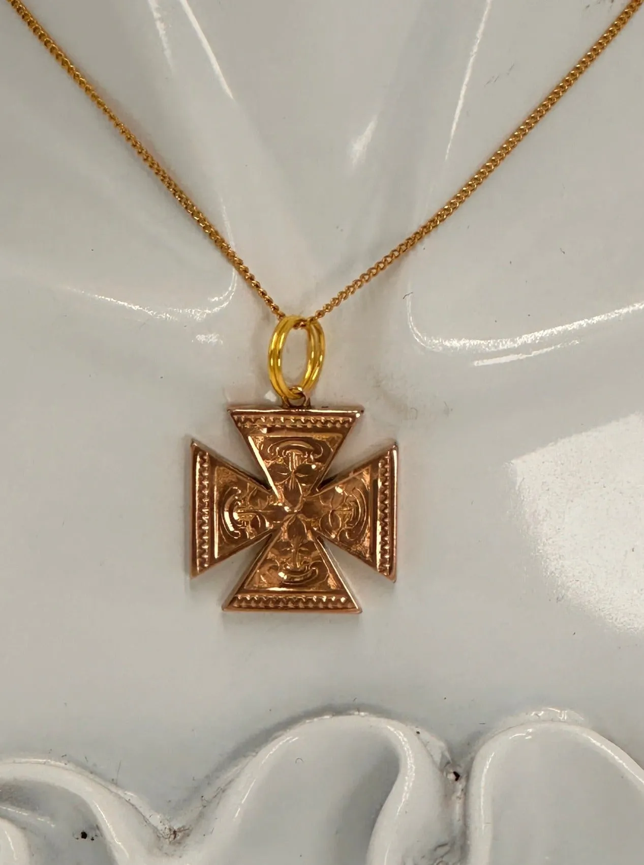 Unique Craftsmanship 9ct Yellow Gold Hand-Engraved Maltese Cross Pendant